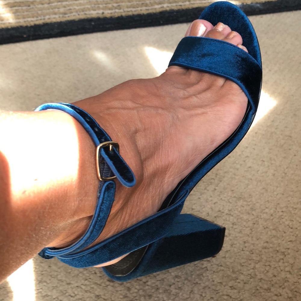 💥HOST PICK💥NWOT SANDRO blue velvet heeled sandals sz39